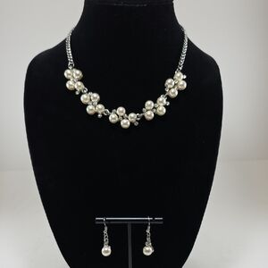Elegant Pearl Necklace and Earring Set
